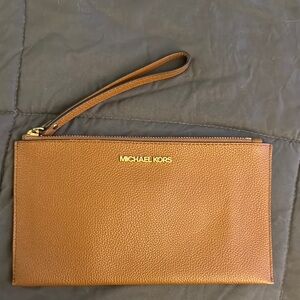 BRAND NEW Michael Kors Brown Wristlet Wallet Purse with Elegant Design